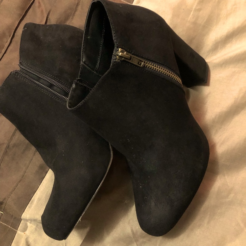Too cute black booties